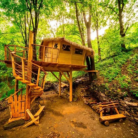 אכסניה Treehouse Pod Jestedem Svetla pod Jestedem