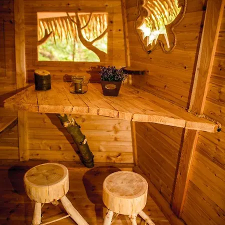 Treehouse Pod Jestedem * Svetla pod Jestedem