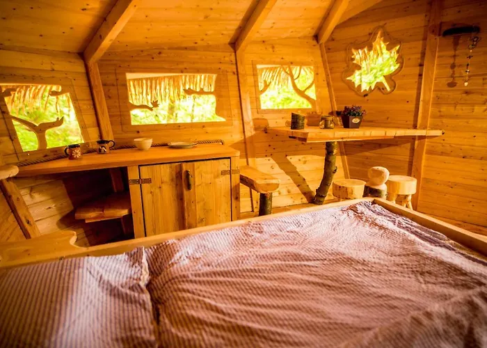 Treehouse Pod Jestedem Lodge *
