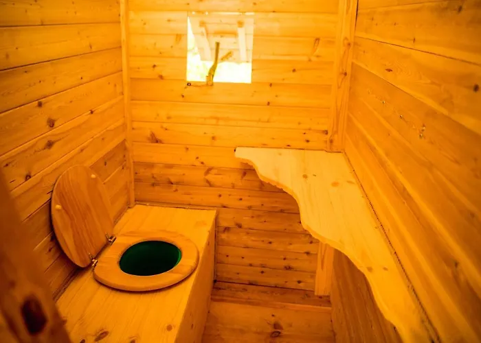 Treehouse Pod Jestedem Lodge *